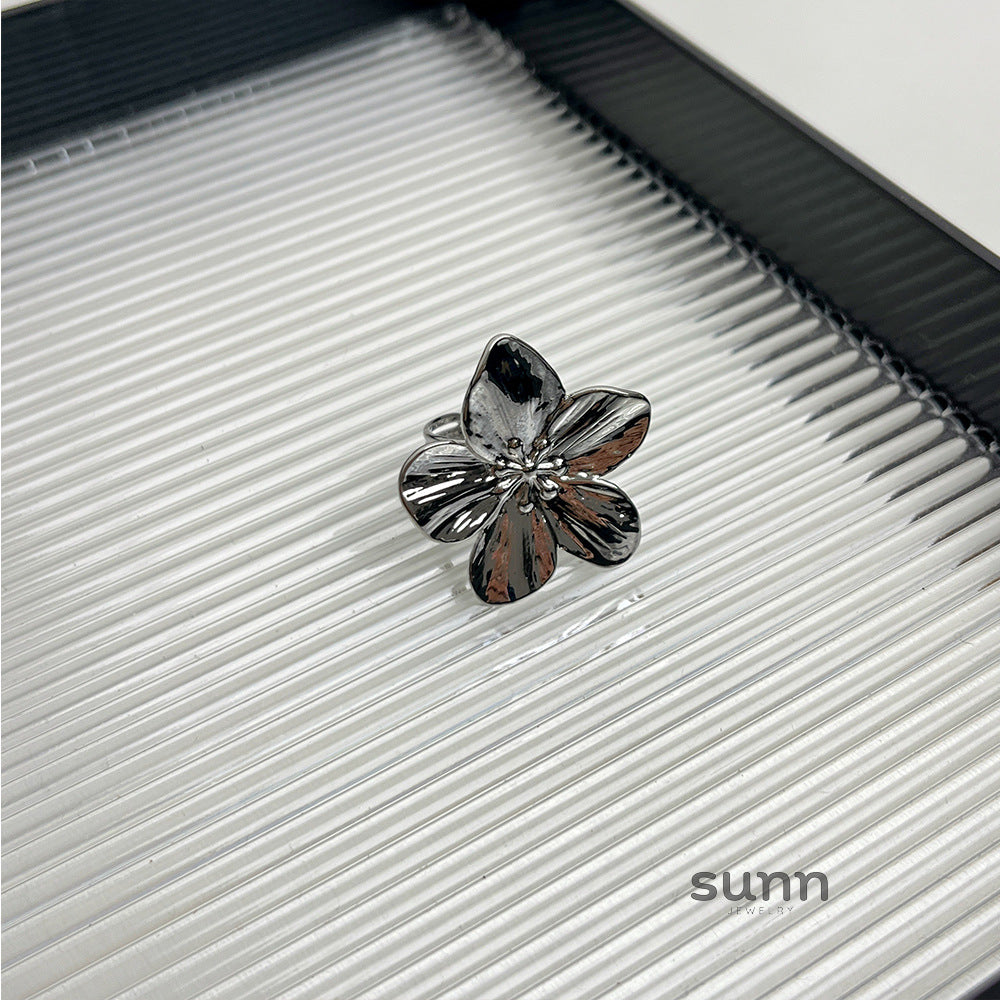 Christy Pleated Floral Ring [5NZDGT9W]