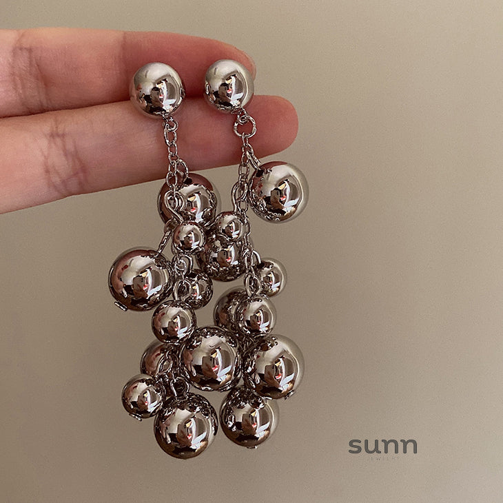 Ciana Sculptural Silver Earrings [NP7AIZDR]