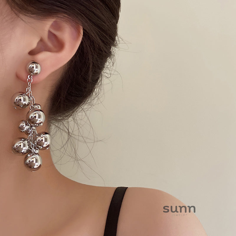 Ciana Sculptural Silver Earrings [IAZ7AZK9]