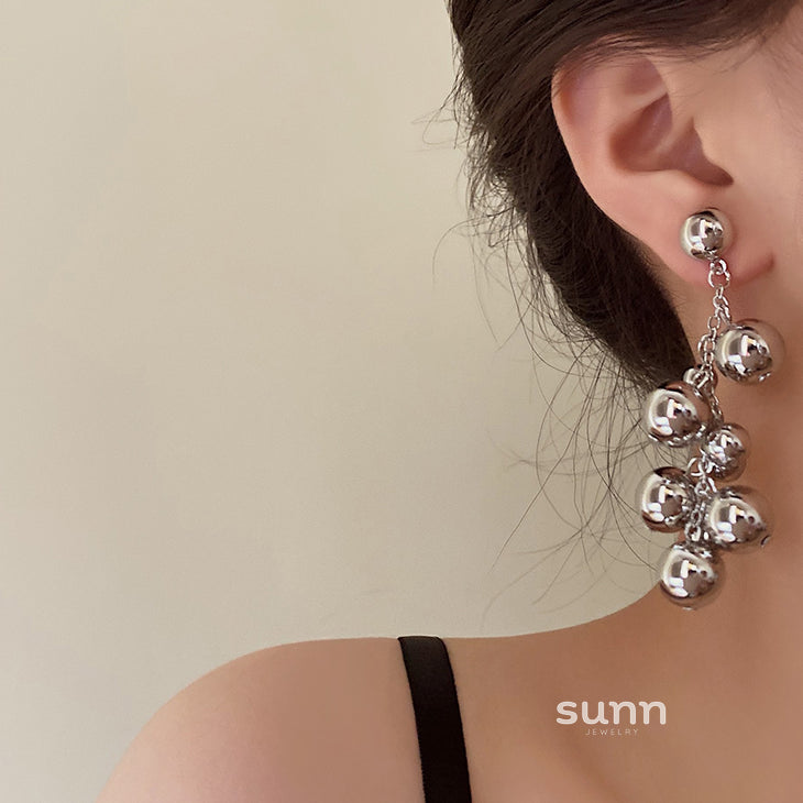 Ciana Sculptural Silver Earrings [IQQAIJXF]