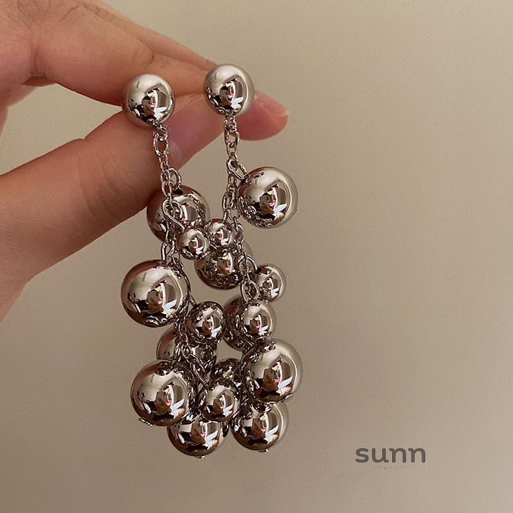 Ciana Sculptural Silver Earrings [V6GR27VY]