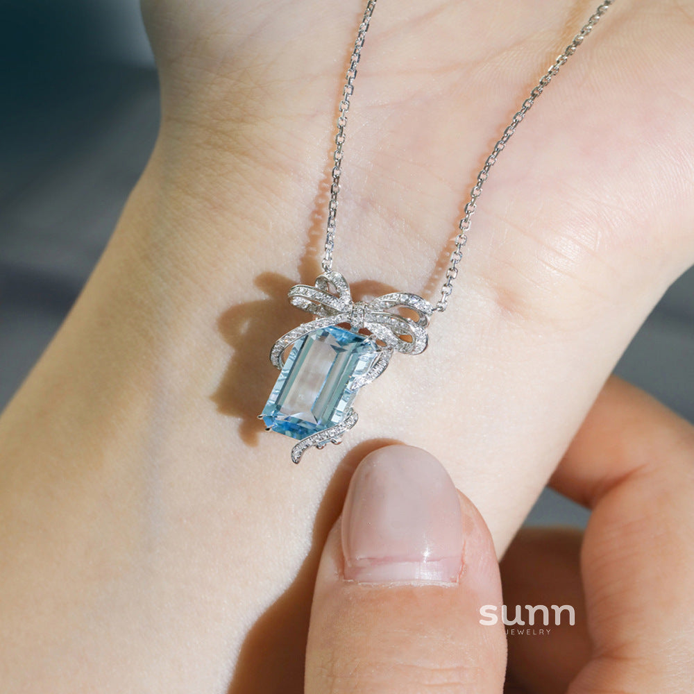 Cierra Aquamarine Bow Necklace [RKK4E3XR]