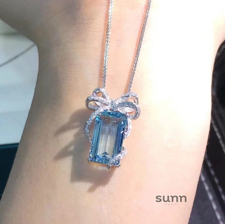 Cierra Aquamarine Bow Necklace [3TTK8Z0V]