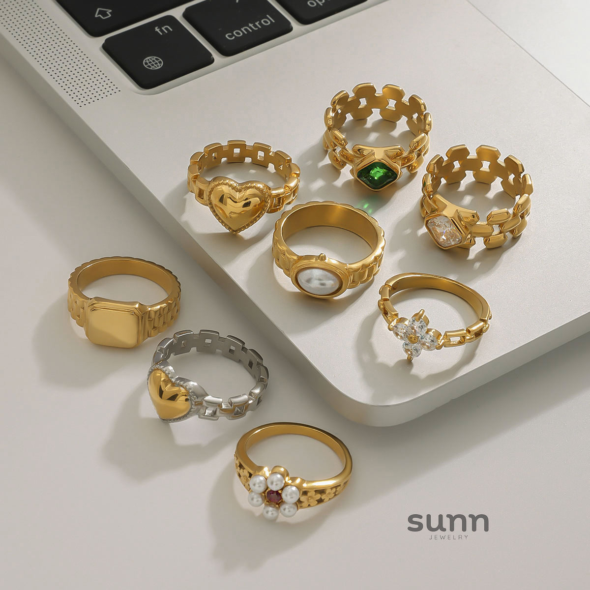 Cinthia Butterfly Band Ring [7N8D6HYA]