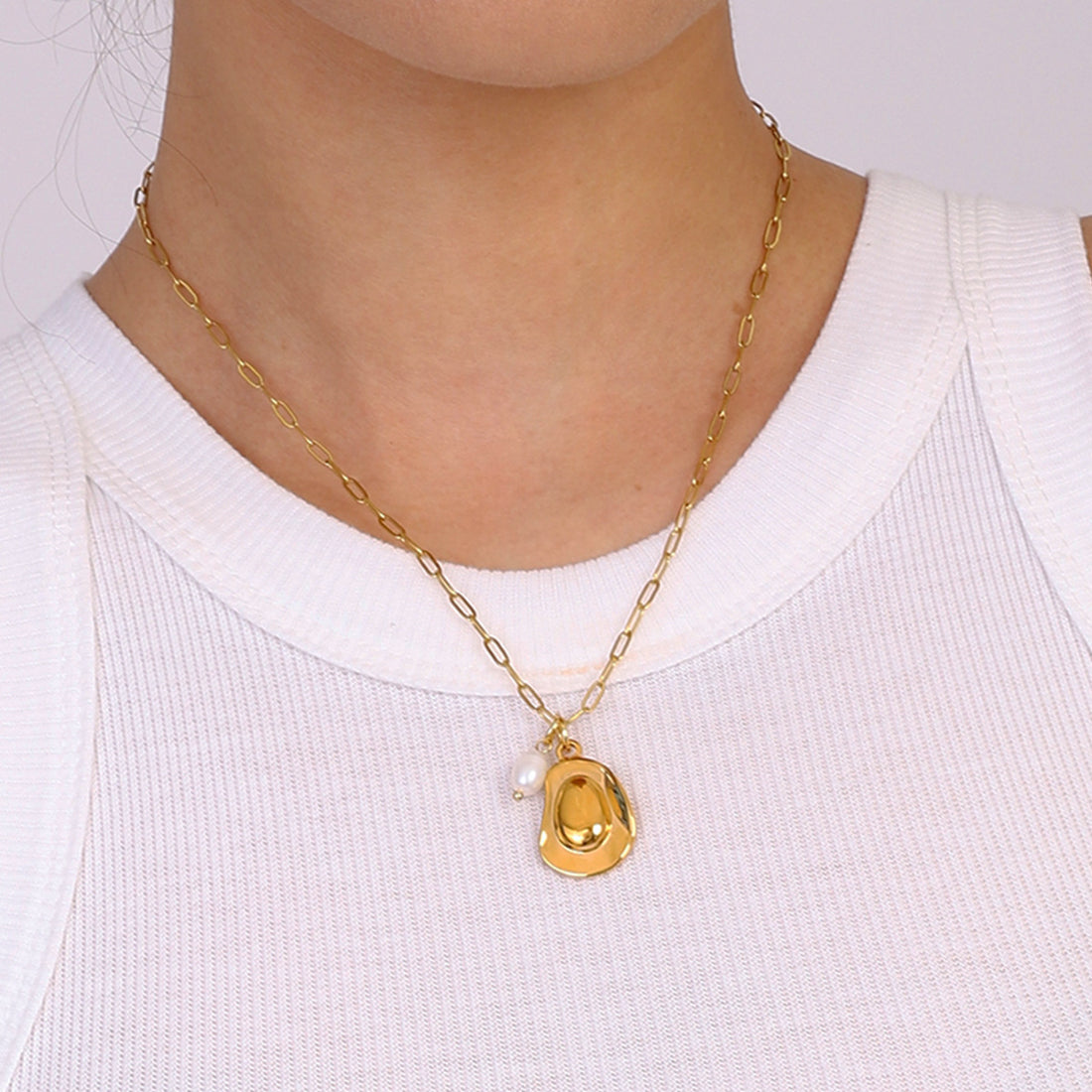 Clair Pearl Cross Necklace [B9E9YBS4]