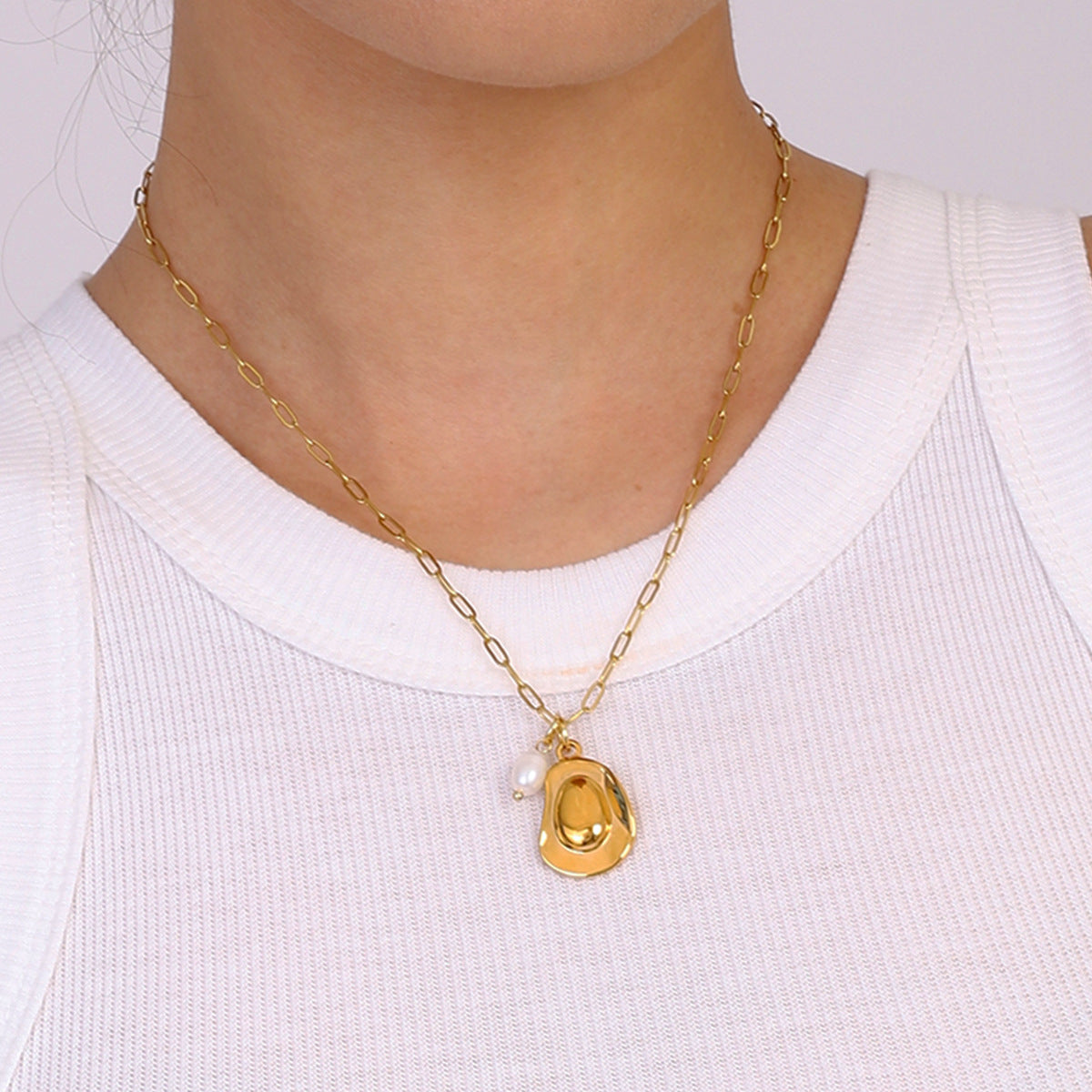 Clair Pearl Cross Necklace [B9E9YBS4]