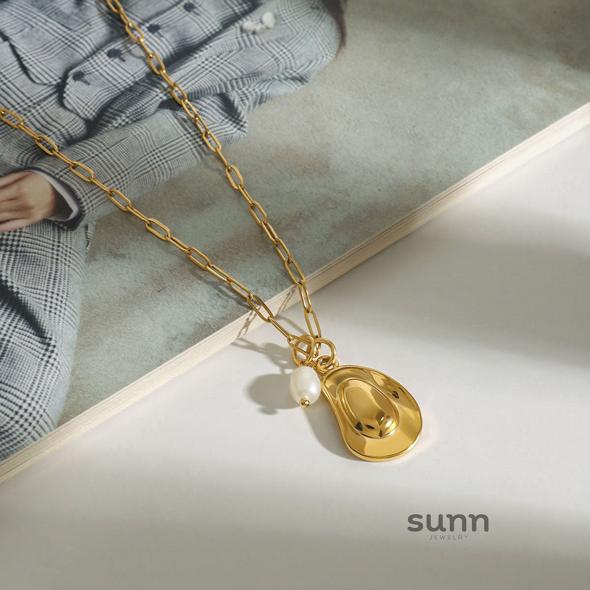 Clair Pearl Cross Necklace [JFBPSYT2]