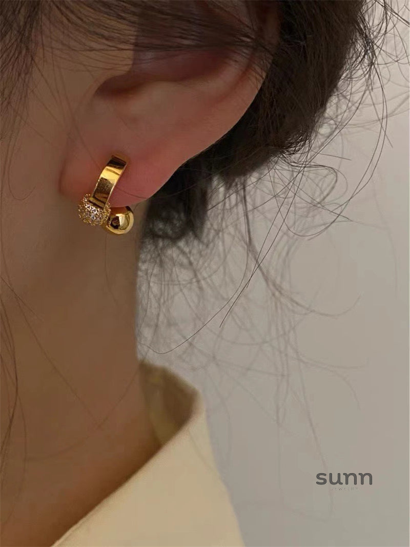 Claudia Zircon Sculpted Earrings [U72AIK9D]