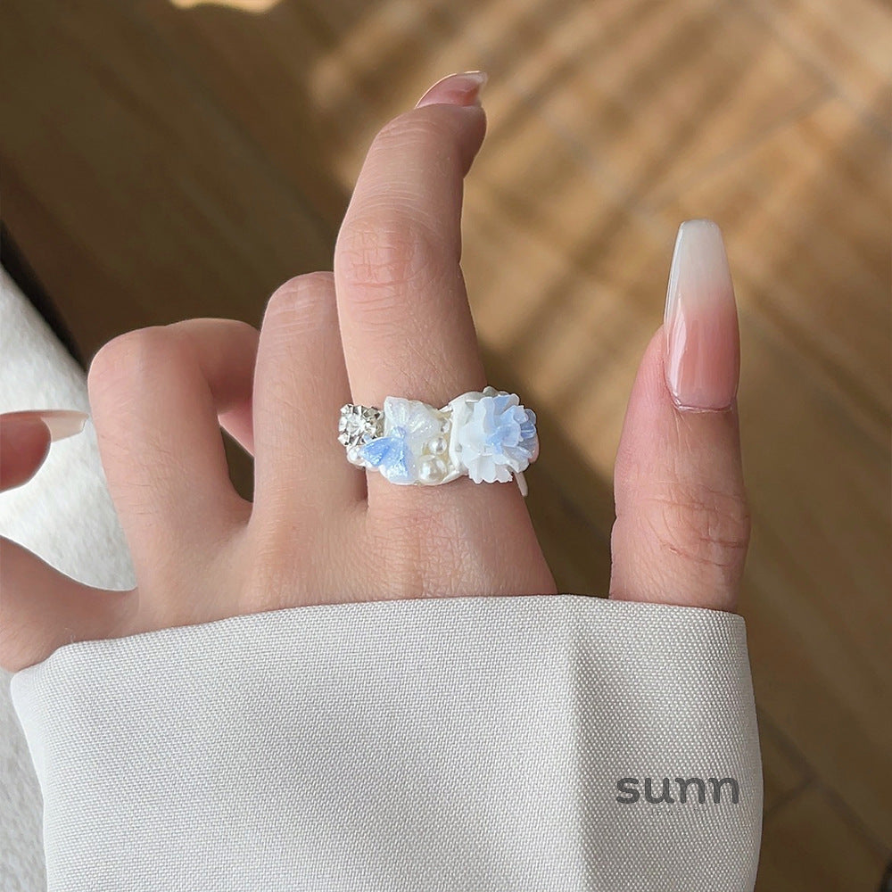Cleo Gradient Bow Ring [5OXHZNUK]