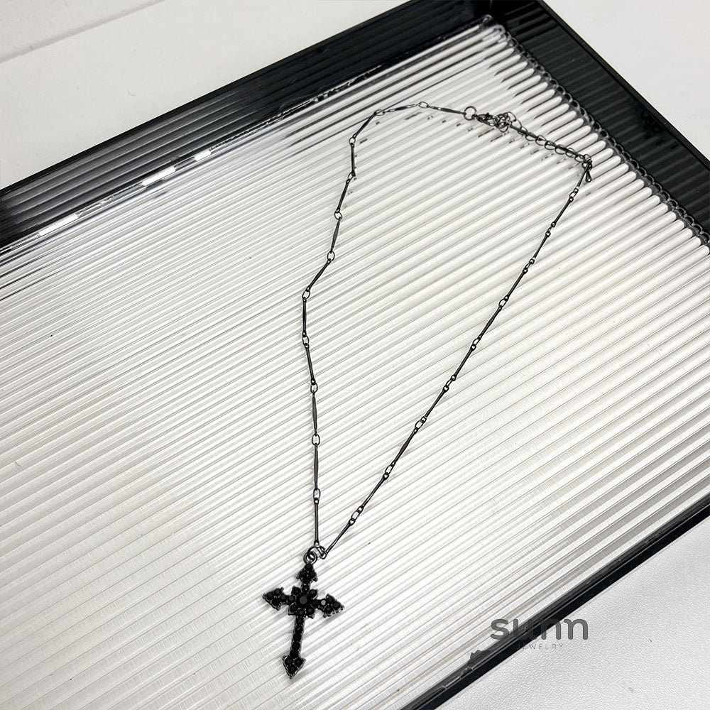 Cleopatra Gothic Cross Choker [FX4US1L9]
