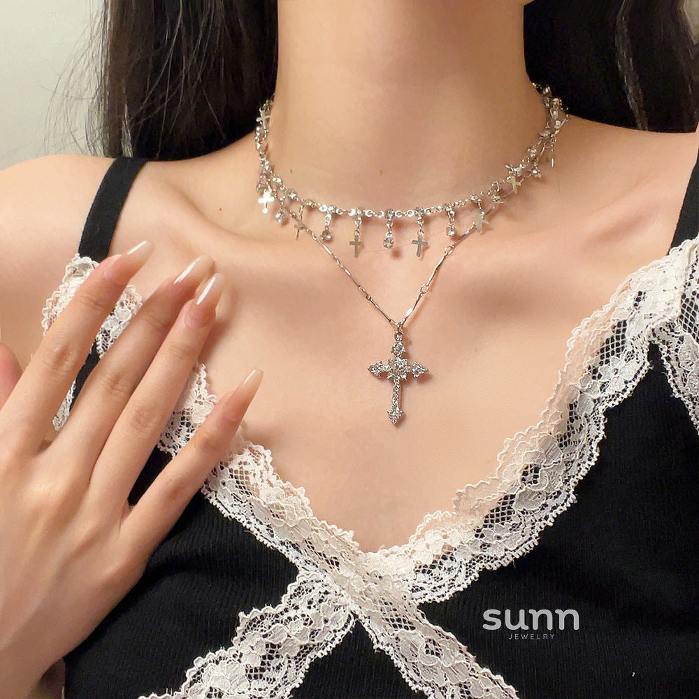 Cleopatra Gothic Cross Choker [ONVW55NJ]
