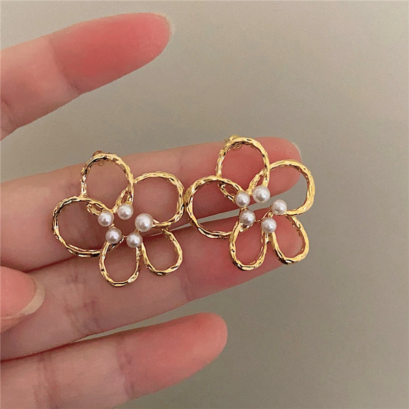 Cleopatra Pearl Floral Earrings [9XXE9EIM]