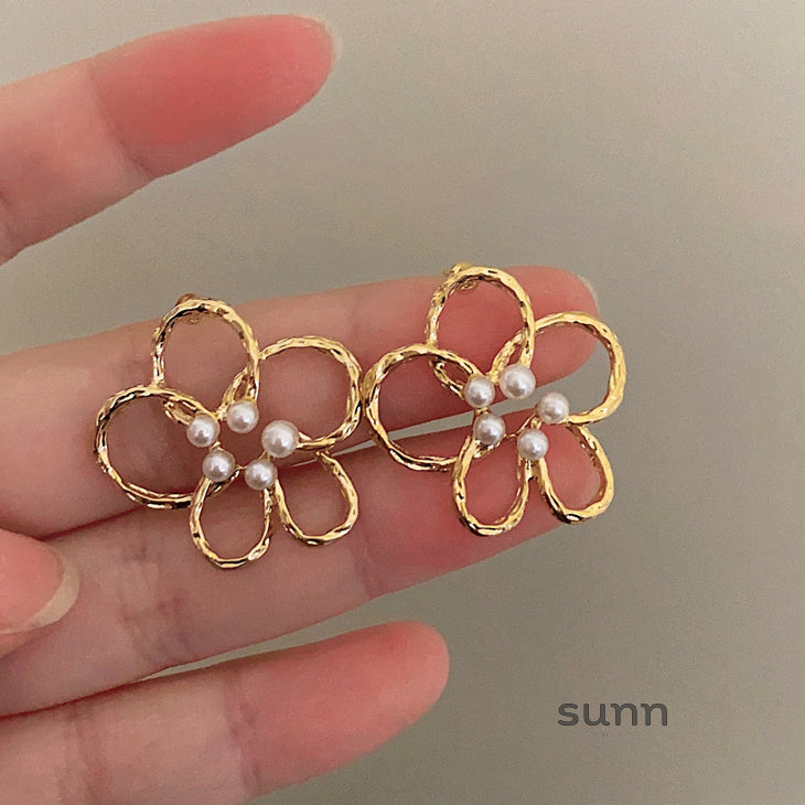 Cleopatra Pearl Floral Earrings [2RS4DQSU]