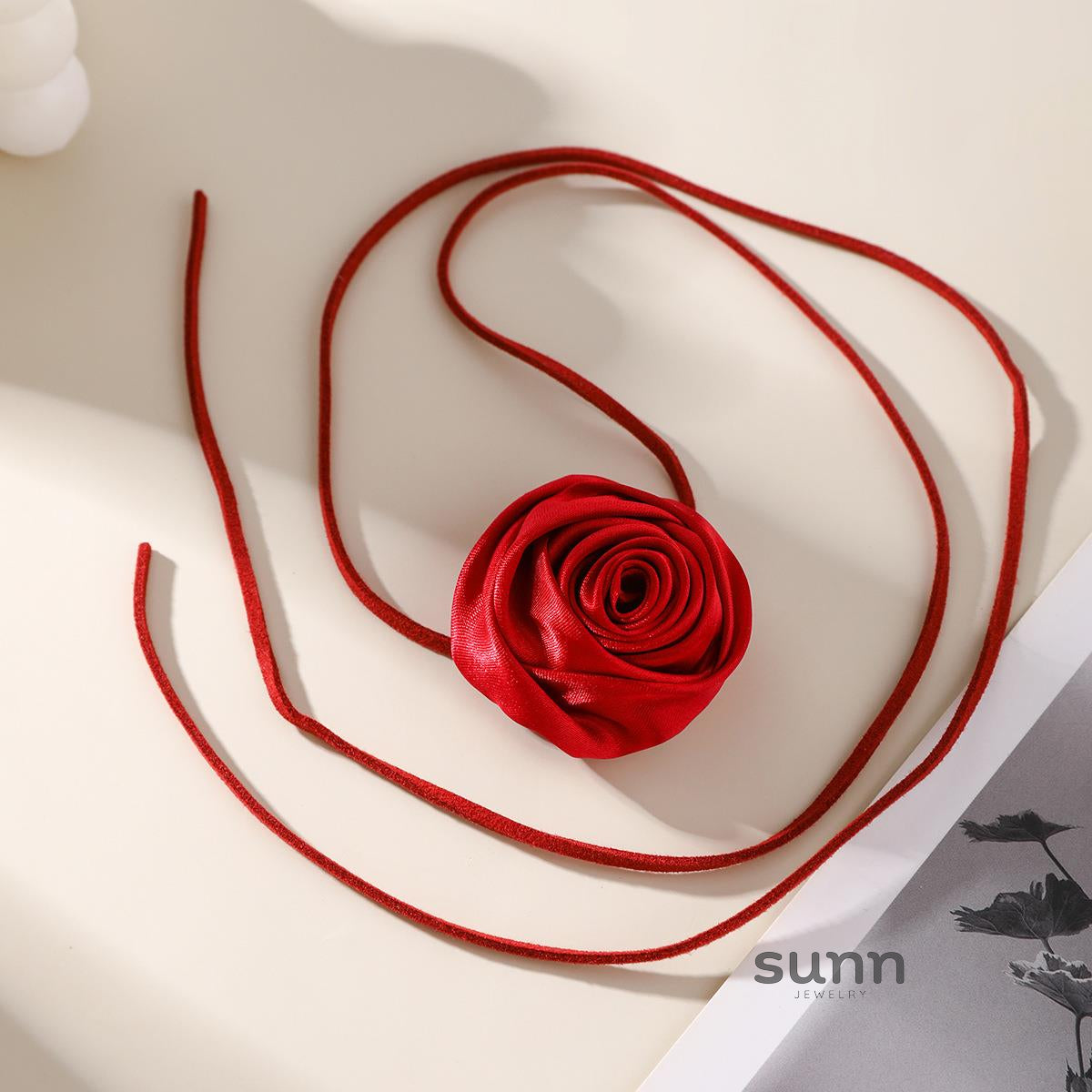 Cleopatra Velvet Camellia Choker [Q54LE15T]