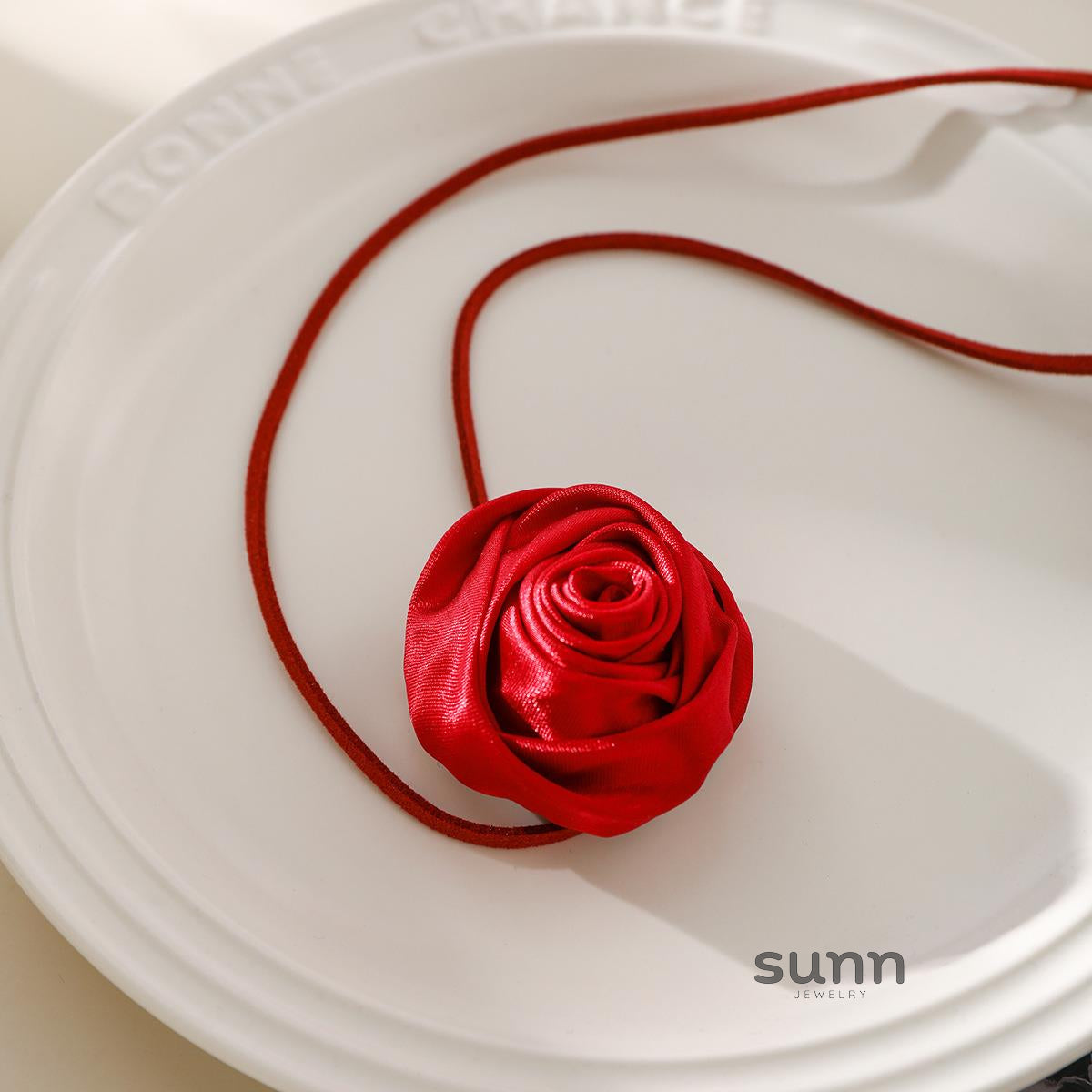 Cleopatra Velvet Camellia Choker [JMNCJJ83]