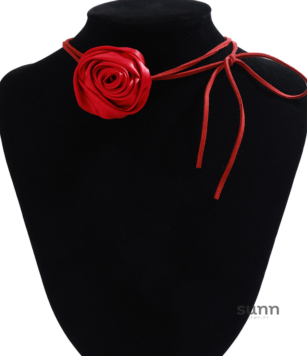 Cleopatra Velvet Camellia Choker [EGCVQXI2]