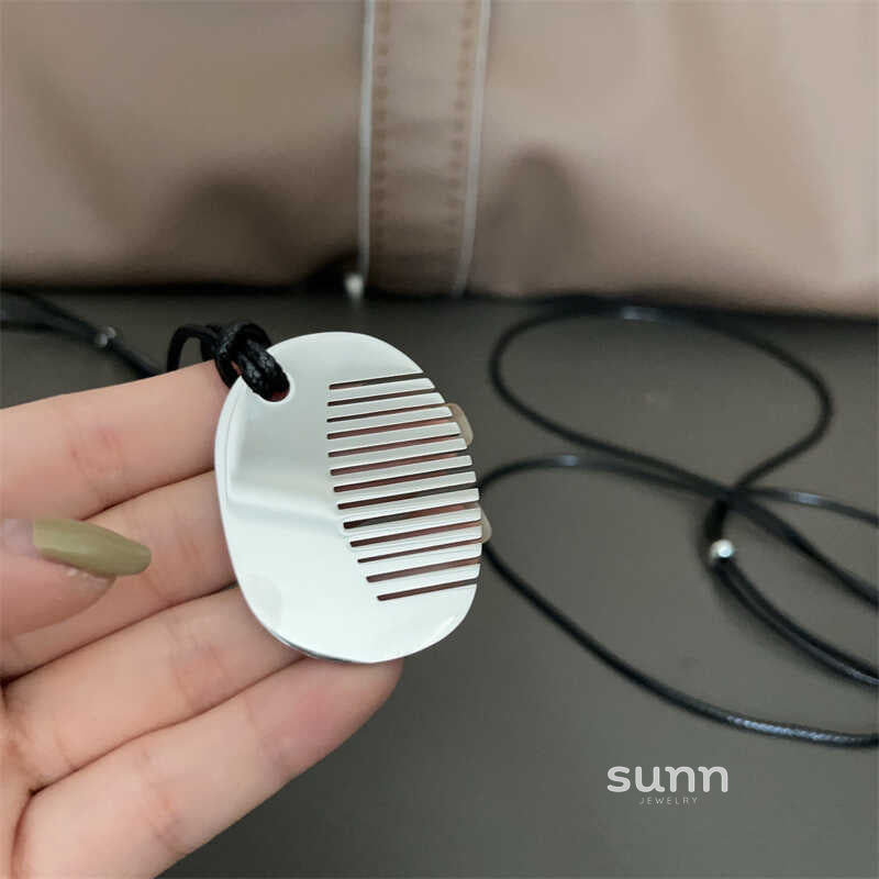 Conley Sculptural Pendant Necklace [VMZOA4E2]