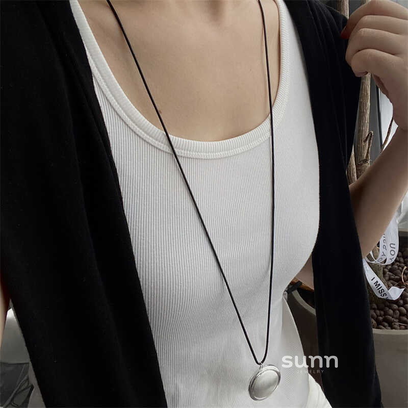 Conley Sculptural Pendant Necklace [RZLM2VKN]