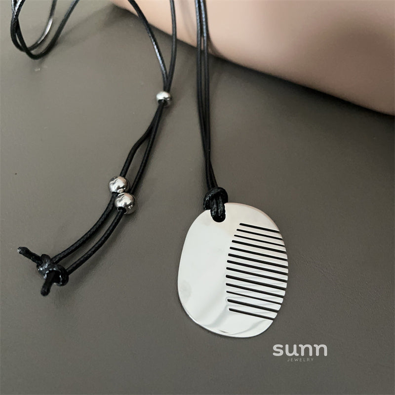 Conley Sculptural Pendant Necklace [MN4B347E]