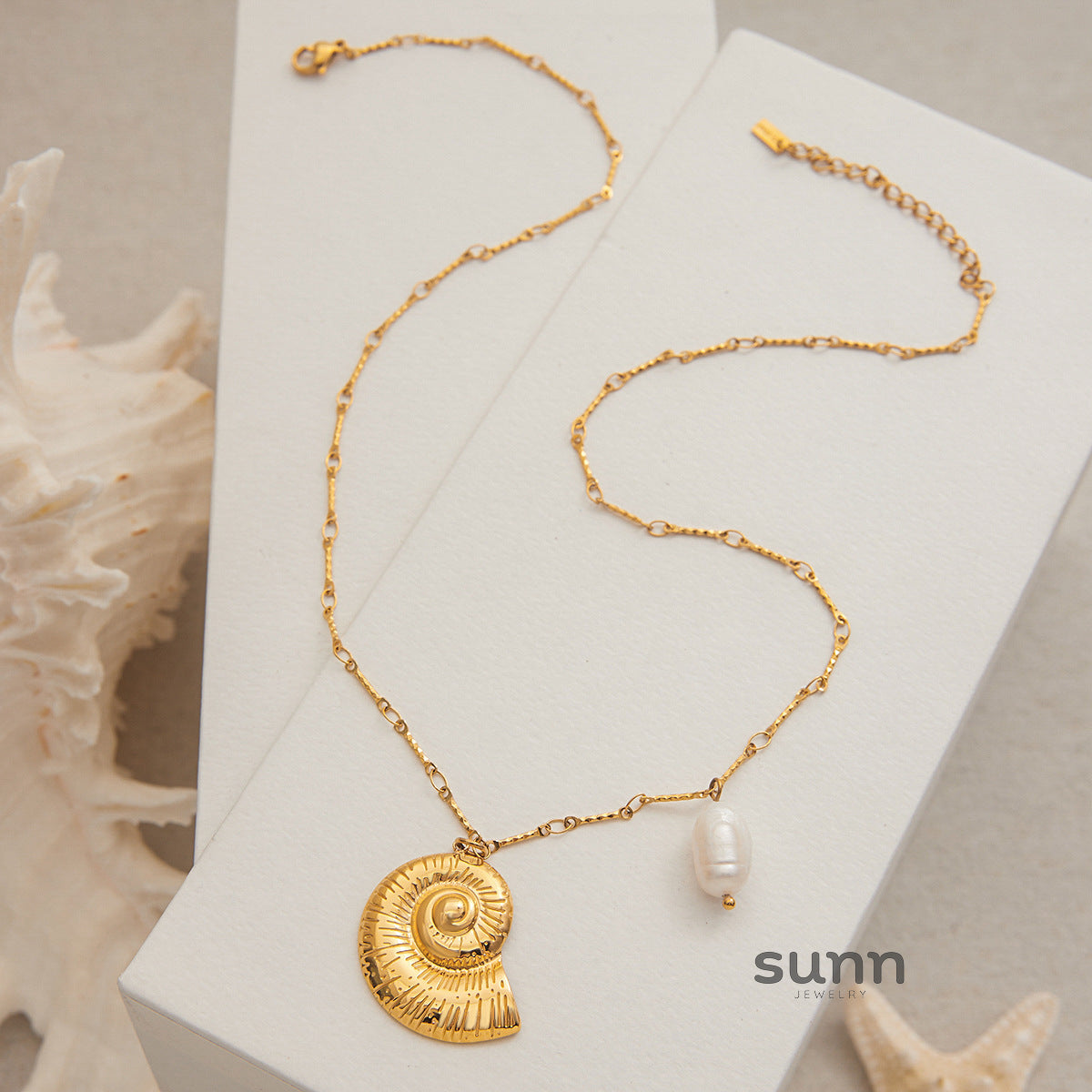Conley Shell Pendant Necklace [Y2UGOL1W]