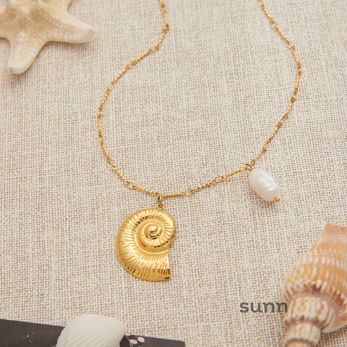 Conley Shell Pendant Necklace [81CGS9TZ]