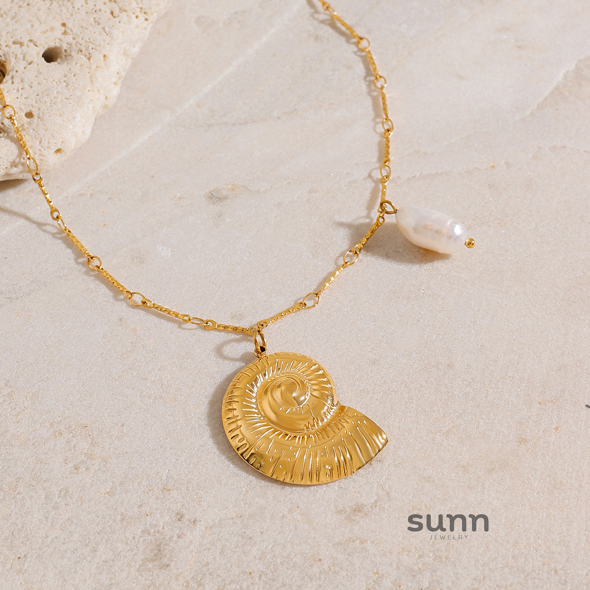 Conley Shell Pendant Necklace [8QEWEF5L]