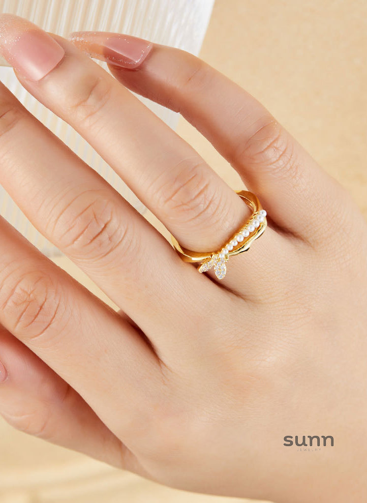 Constance Dainty Butterfly Pearl Ring [V7ML0AQL]