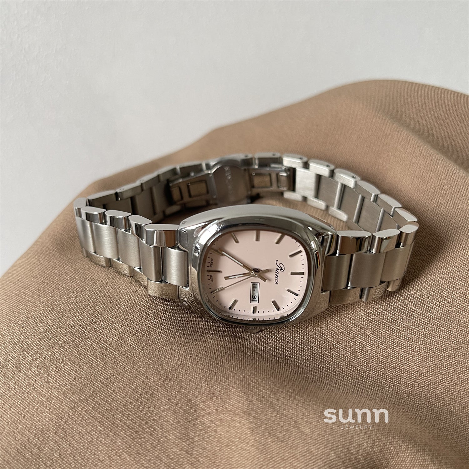 Consuelo Minimalist Steel Watch [AYIZRO6T]