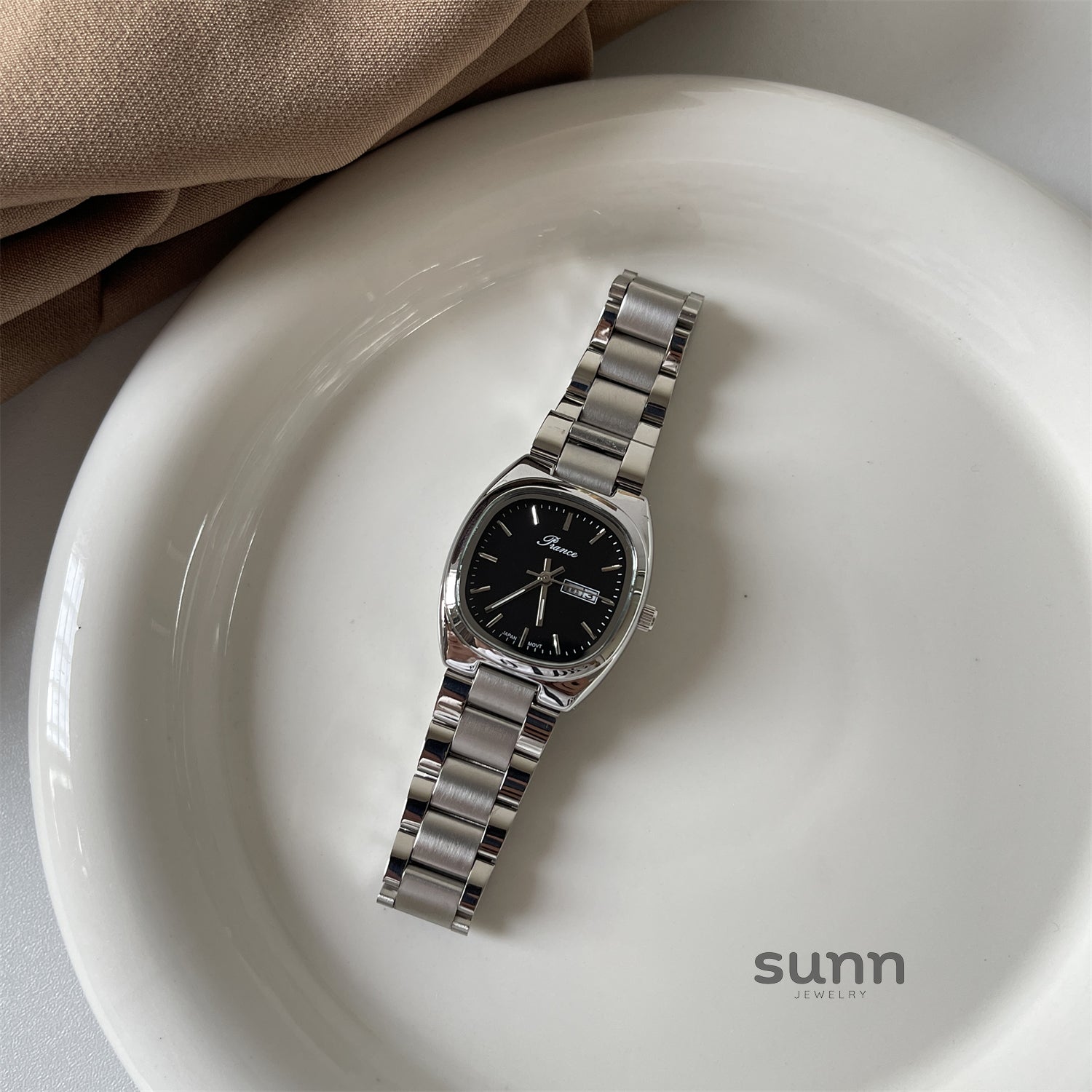 Consuelo Minimalist Steel Watch [JJX6GT6B]