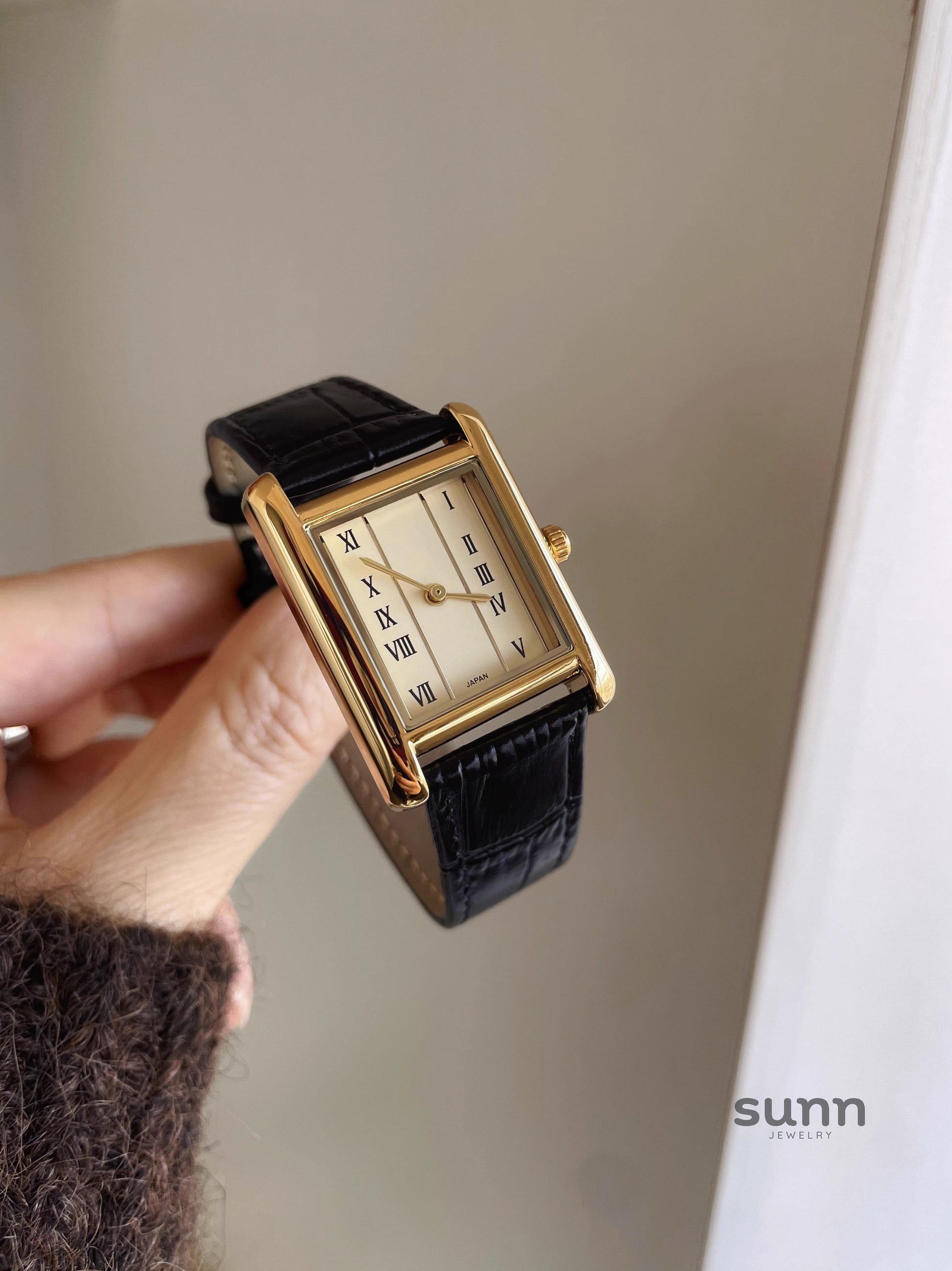 Consuelo Square Tank Watch [MOIR63YH]