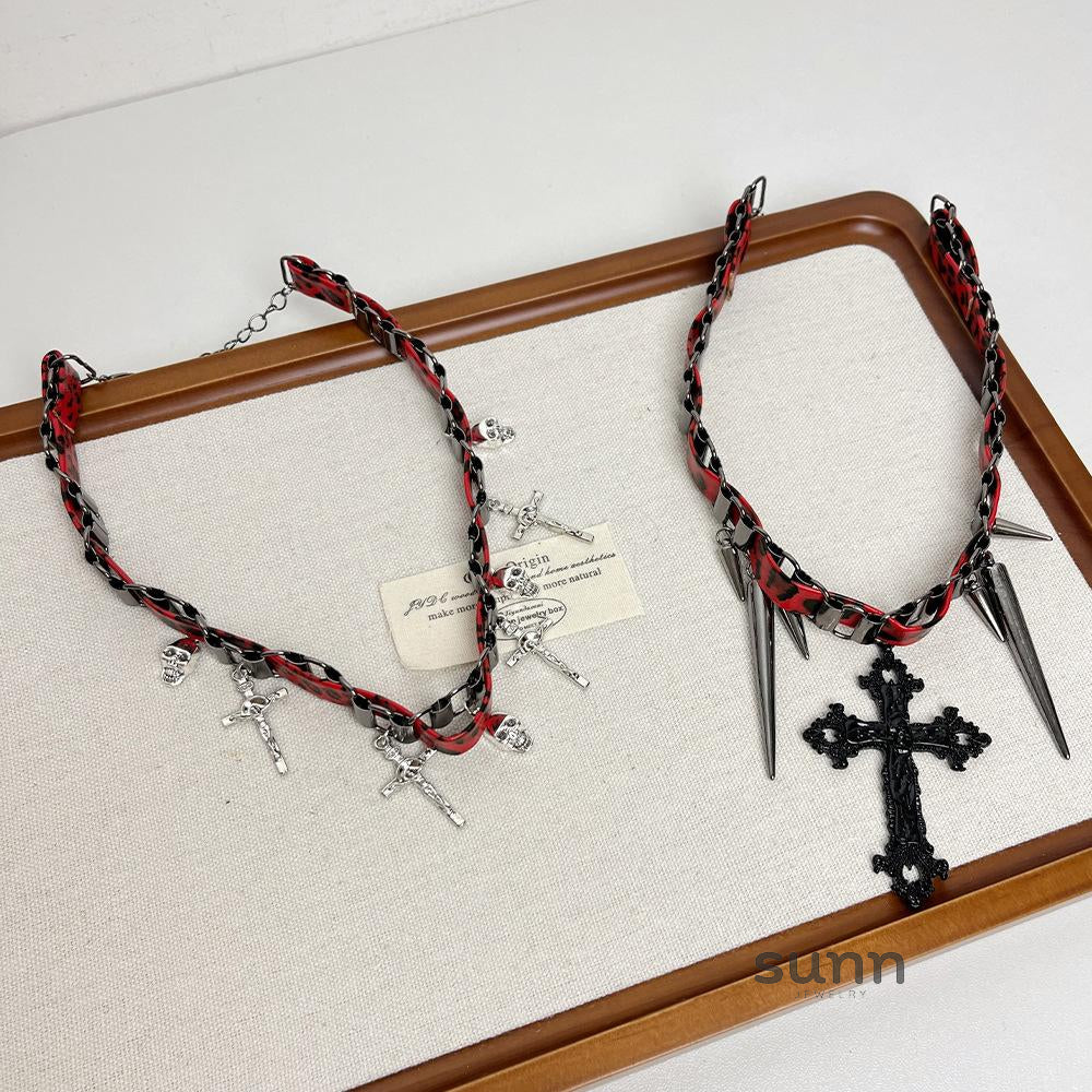Coral Rivet Cross Choker [AEOIQNN6]