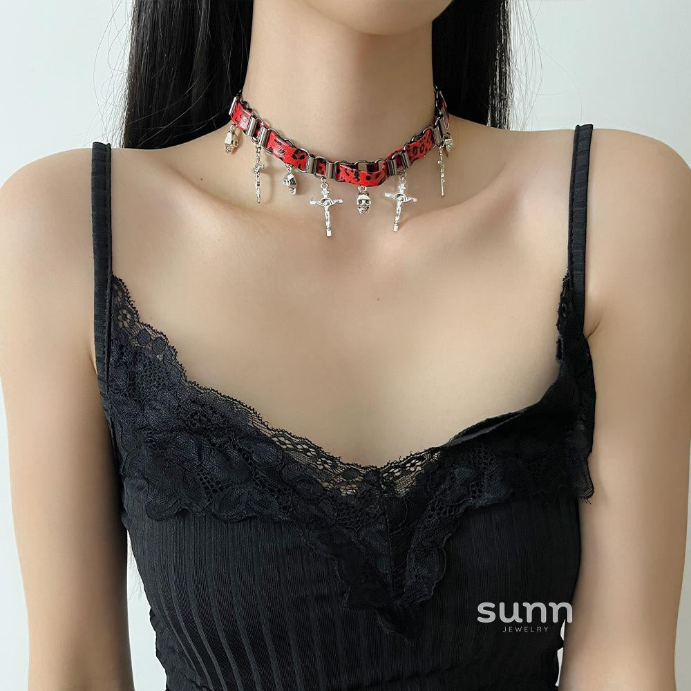 Coral Rivet Cross Choker [Q40RBHFK]