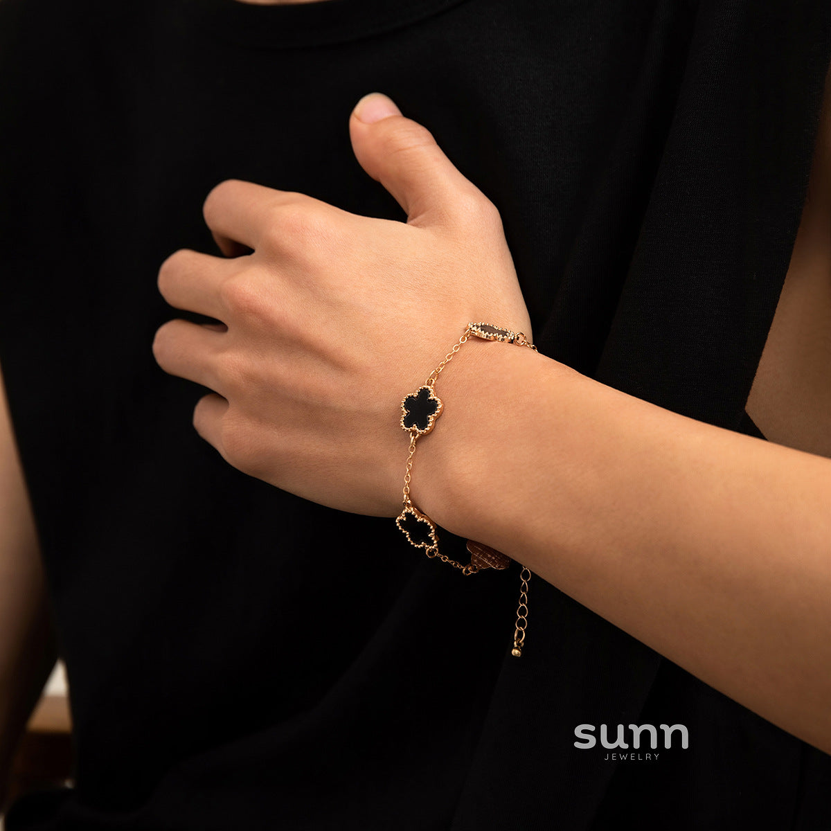Corbin Five-Leaf Charm Bracelet [LR8A9W9F]