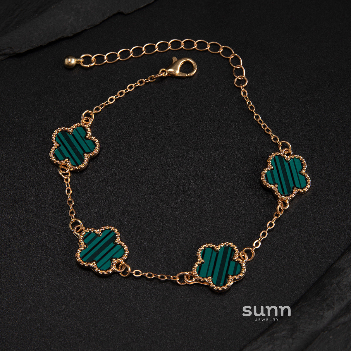 Corbin Five-Leaf Charm Bracelet [NBKO55ZR]