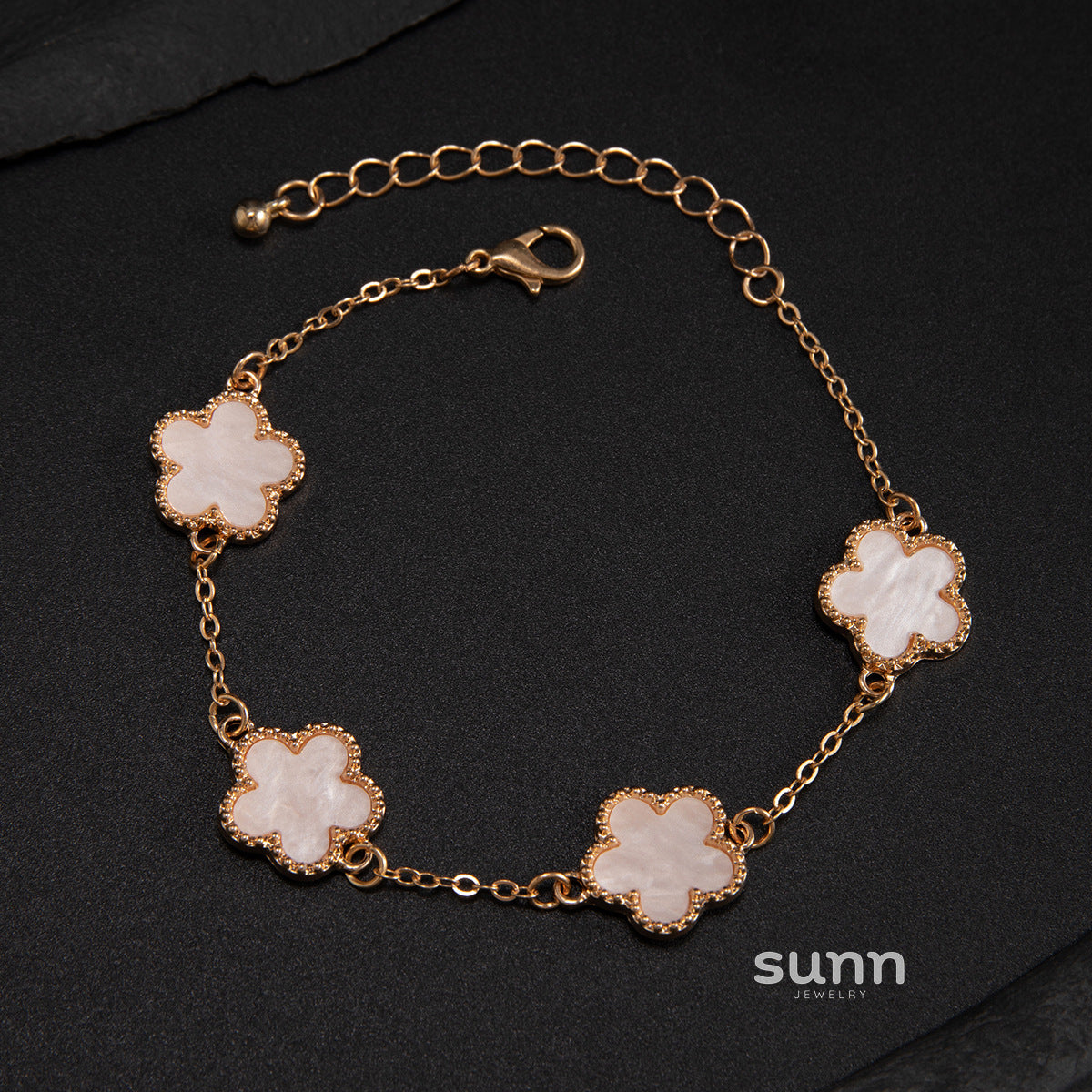 Corbin Five-Leaf Charm Bracelet [IZ45182E]