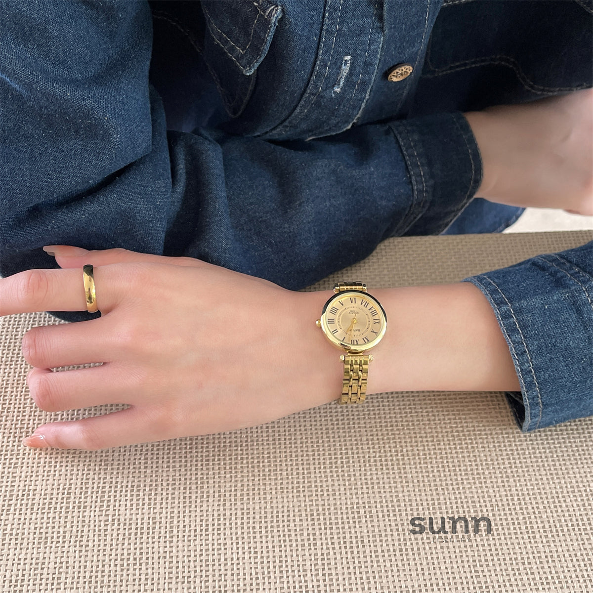 Corie Classic Roman Watch [FL6WZFDE]