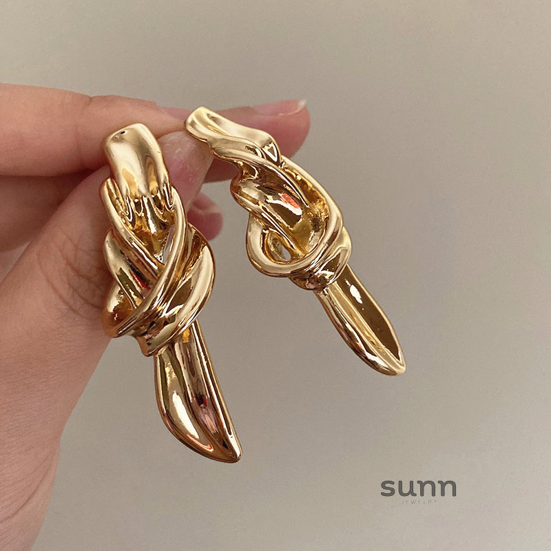 Corinne Chunky Knot Hoops [Q96HTU8T]