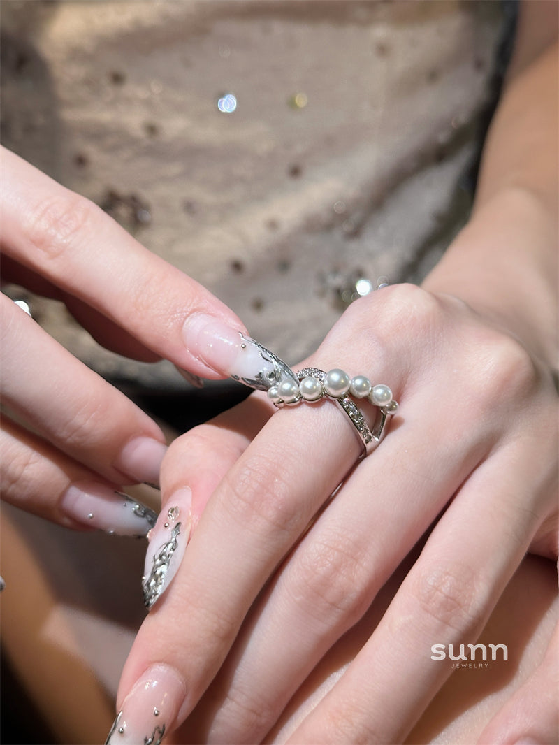 Courtlyn Open Pearl Cross Ring [NJ2P1Y0W]