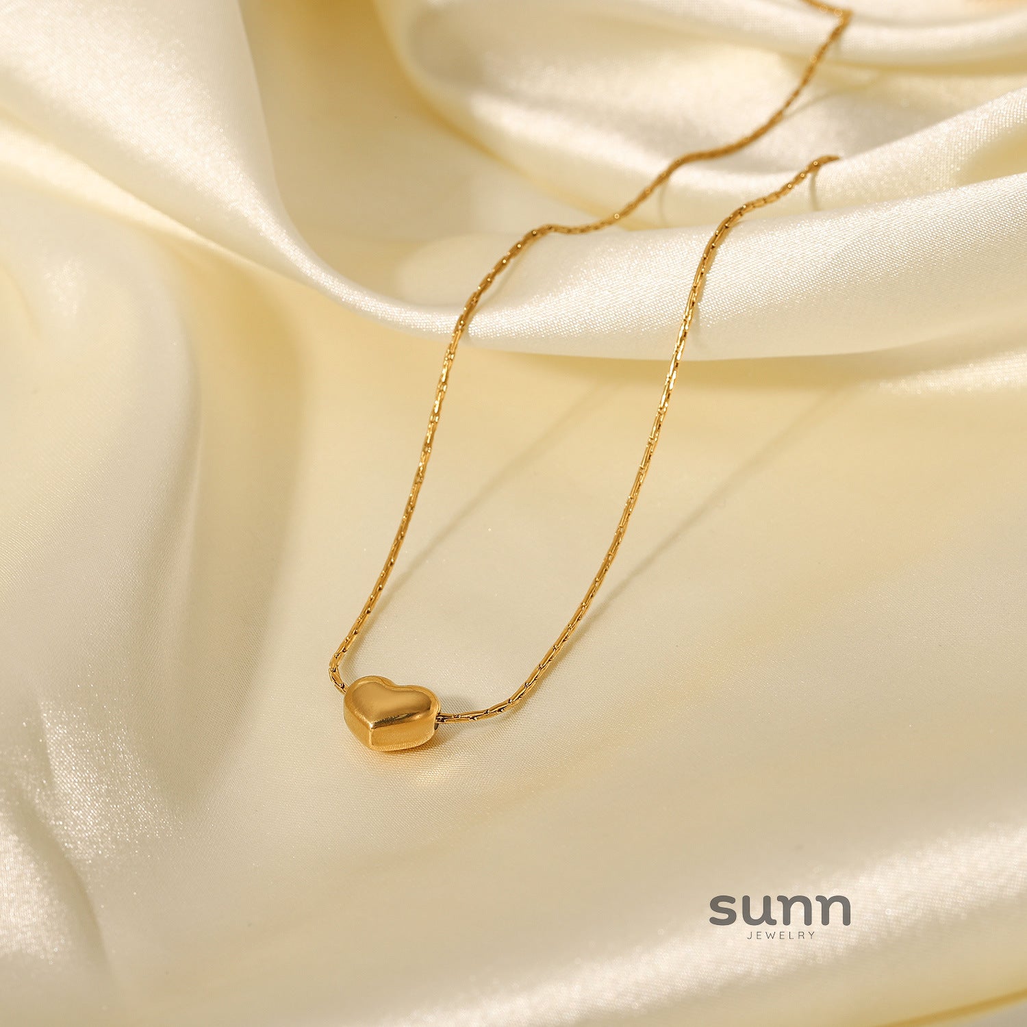 Courtney Heart Pendant Necklace [KY2NO6MU]