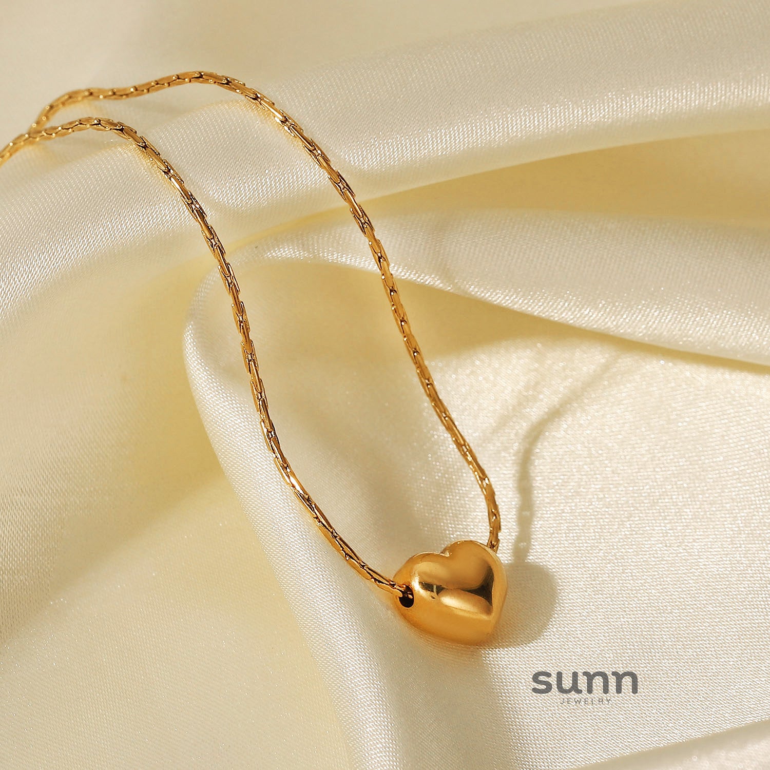 Courtney Heart Pendant Necklace [L5XM78OM]