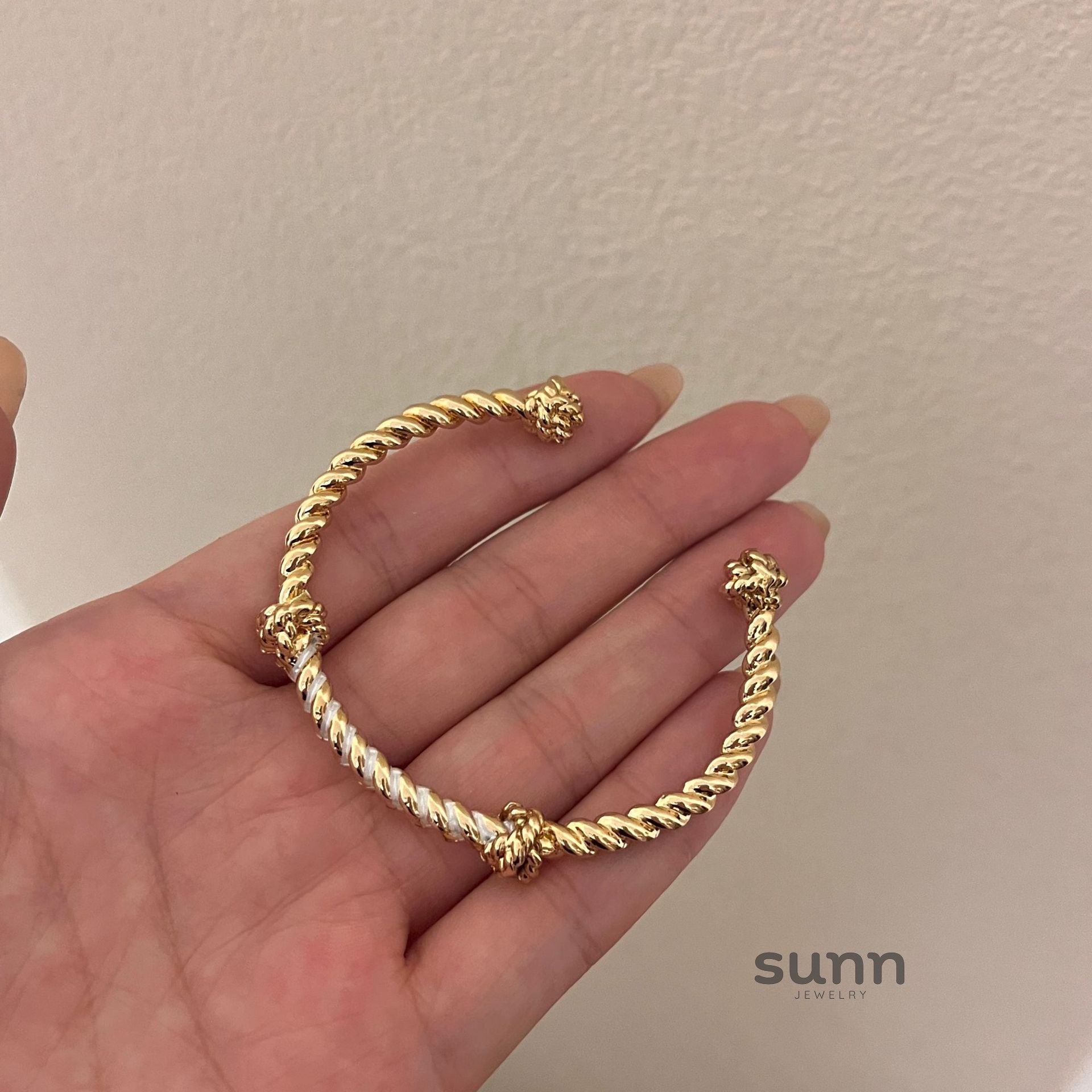 Cristal Bold Enamel Cuff Bracelet [MH8LZ4Z9]