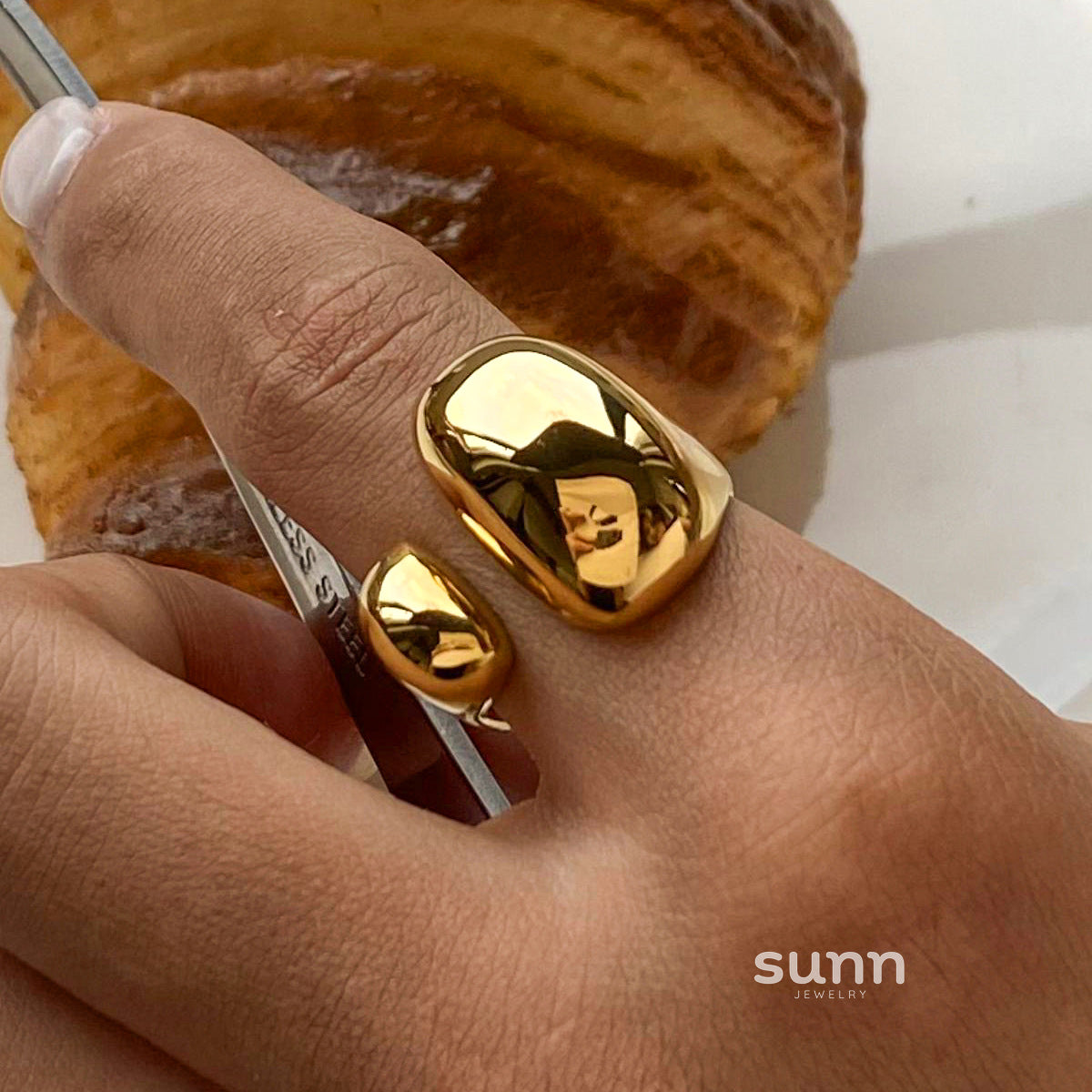Cristel Sleek Geometric Ring [VRGUNFON]