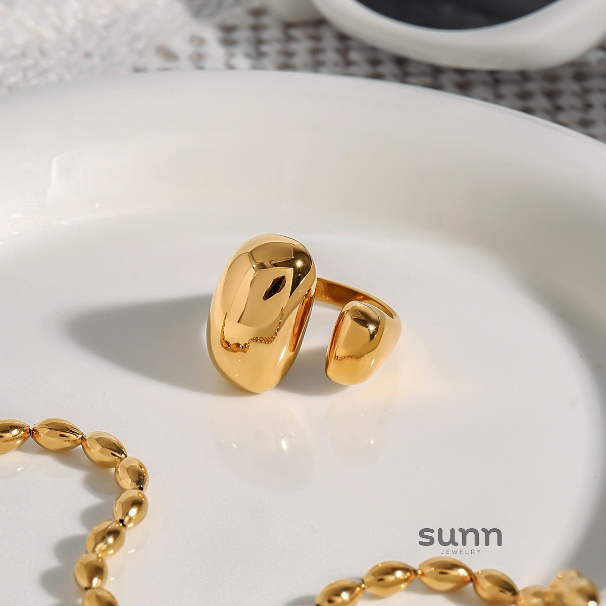 Cristel Sleek Geometric Ring [5GGNC5QQ]