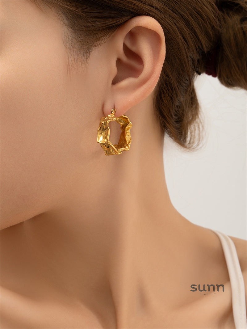 Daelyn Sculptural Titanium Earrings [M5ZTHLBY]