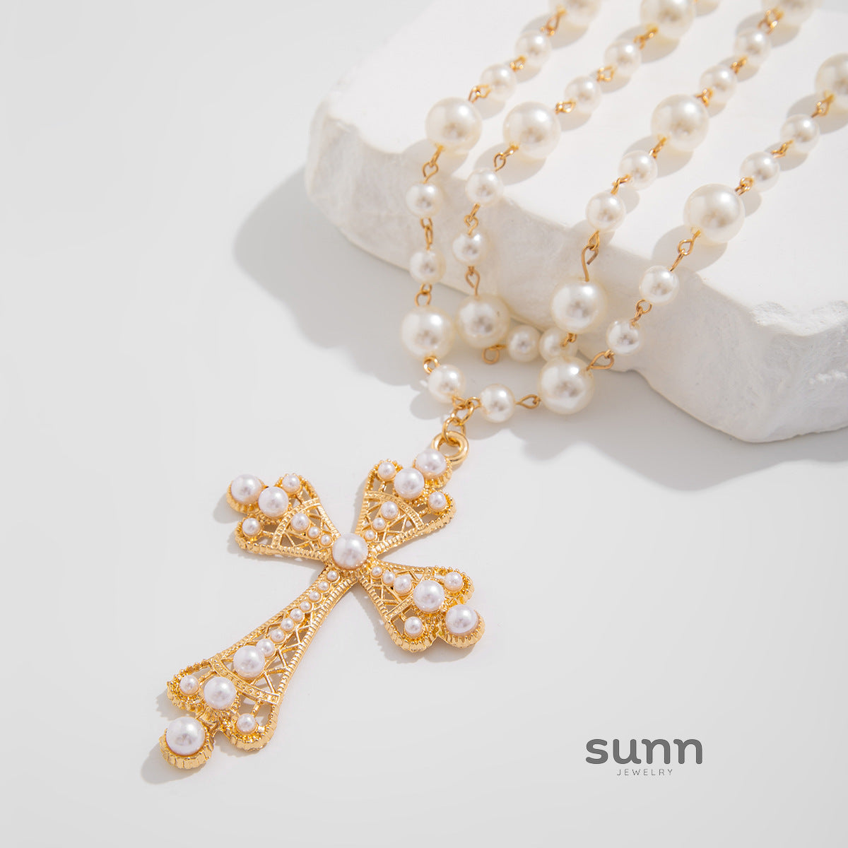 Daenerys Layered Pearl Cross Necklace [DOLB9TGT]
