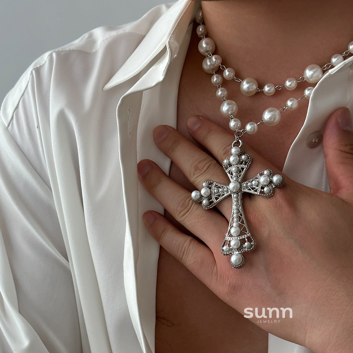 Daenerys Layered Pearl Cross Necklace [9I7C7MAW]