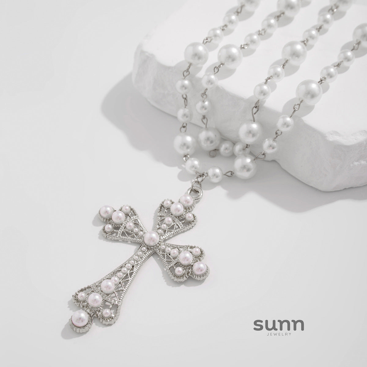 Daenerys Layered Pearl Cross Necklace [XWV1BO23]