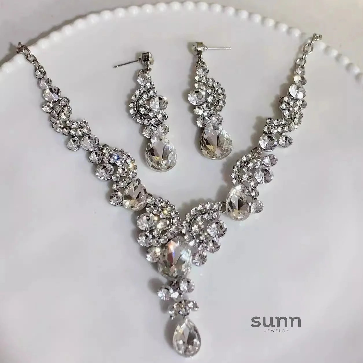 Dagny Waterdrop Tassel Set