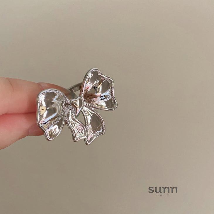 Daiana French Bow Ring [WM36O65H]