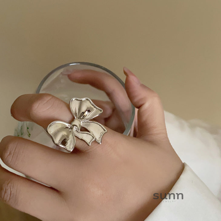 Daiana French Bow Ring [TAHYABFM]